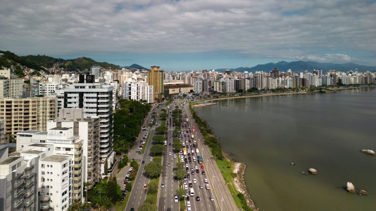 como tratar a gengiva inflamada ao redor dos dentes