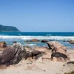 uso da coroa de porcelana sobre implante como alternativa de tratamento dentário