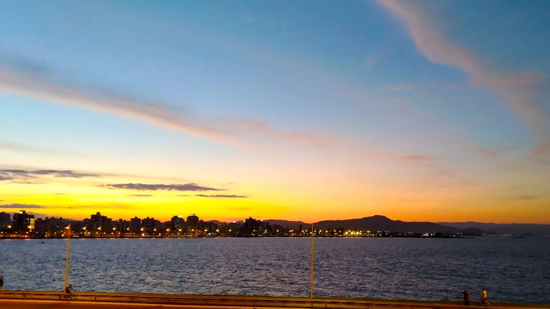 dente do implante dentário frouxo: o que fazer quando a coroa amolece